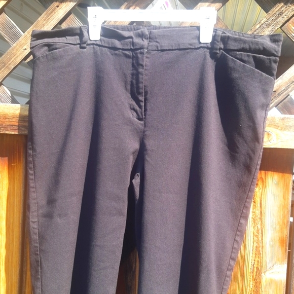 Michel Studio Black Stretch Capris - Picture 2 of 8